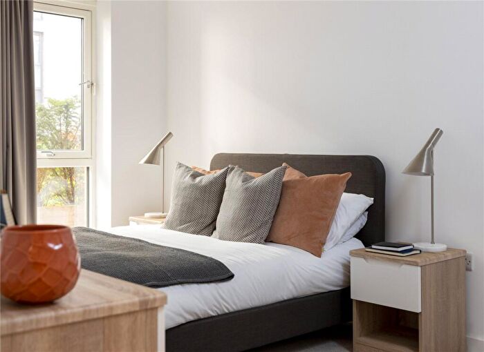 2 Bedroom Apartment To Rent In Exchange Square, The Priory Queensway, Birmingham, West Midlands, B4