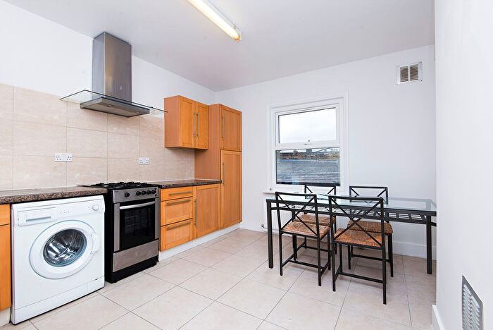 2 Bedroom Flat To Rent In West Hill, SW18