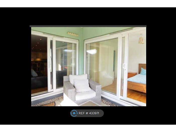 2 Bedroom Flat To Rent In Belvedere Road, Crystal Palace, SE19