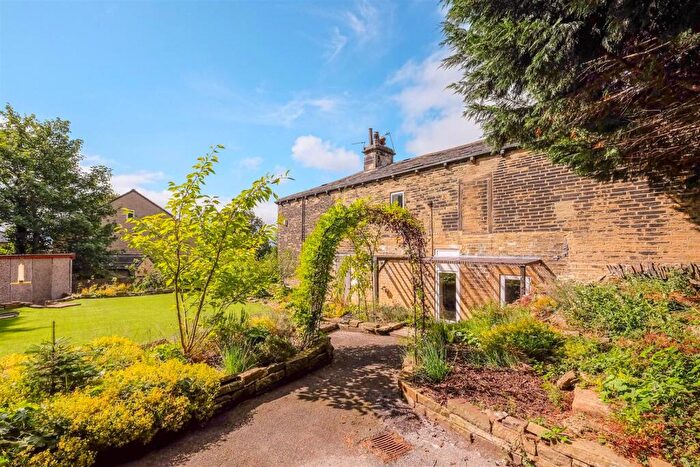 4 Bedroom Detached House For Sale In Boothtown Road, Halifax, HX3