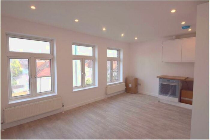 1 Bedroom Apartment To Rent In Finchley Road, Temple Fortune, London, NW11