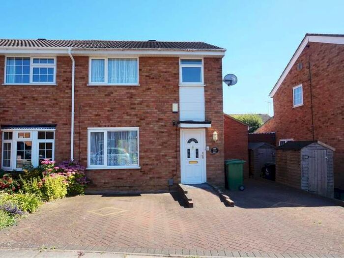 3 Bedroom Semi-Detached House To Rent In Luton, LU3