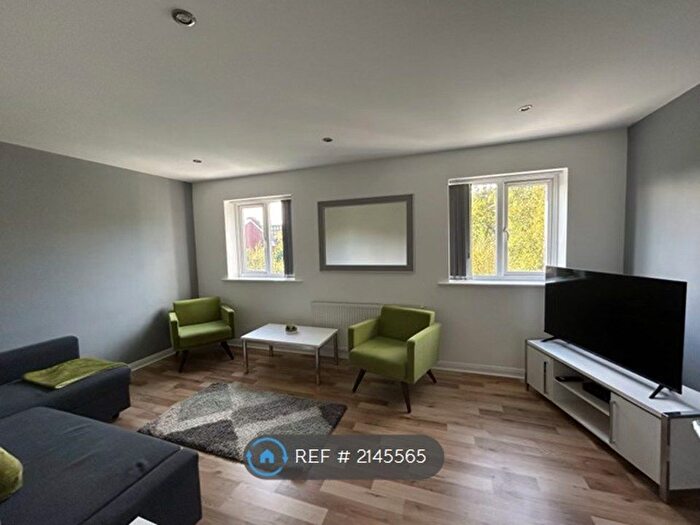 4 Bedroom Semi Detached House To Rent In Birch St, Ashton-Under-Lyne, OL7