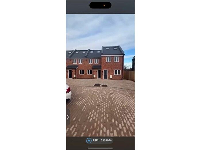 3 Bedroom Semi-Detached House To Rent In Bath Road, Harmondsworth, West Drayton, UB7