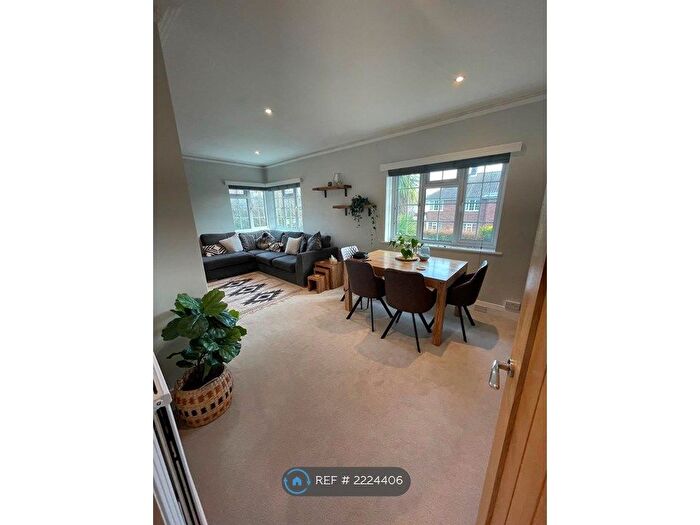 2 Bedroom Flat To Rent In Hartland House, Worthing, BN11