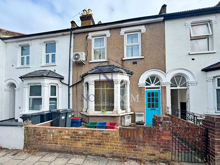 1 Bedroom Maisonette For Sale In Hounslow, TW3