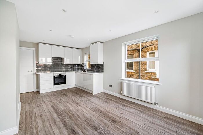 2 Bedroom Flat To Rent In Pitshanger Lane, Ealing, W5