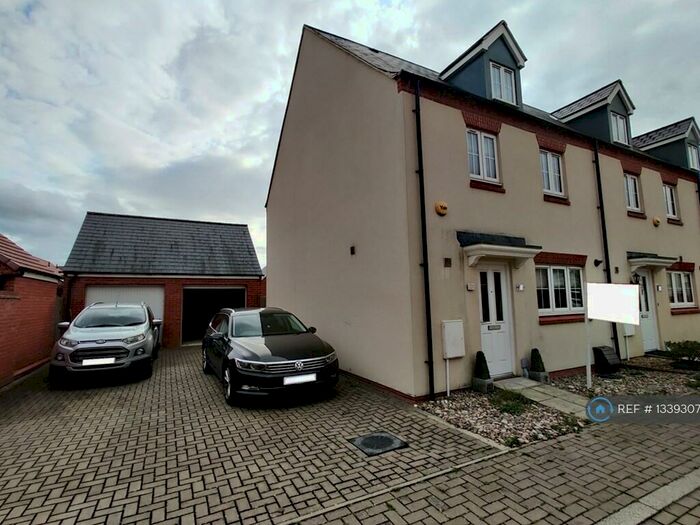 4 Bedroom End Of Terrace House To Rent In Fontwell Road, Bicester, OX26