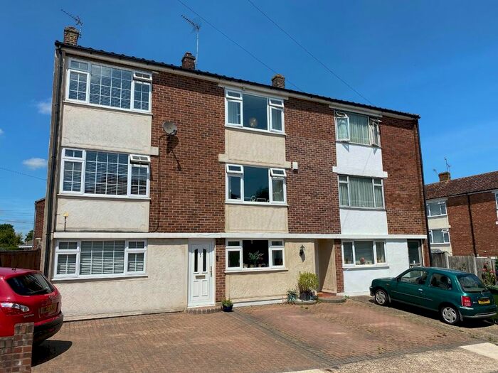 Houses for sale & to rent in RM3 0XL, Juniper Way,,Harold Wood, Romford