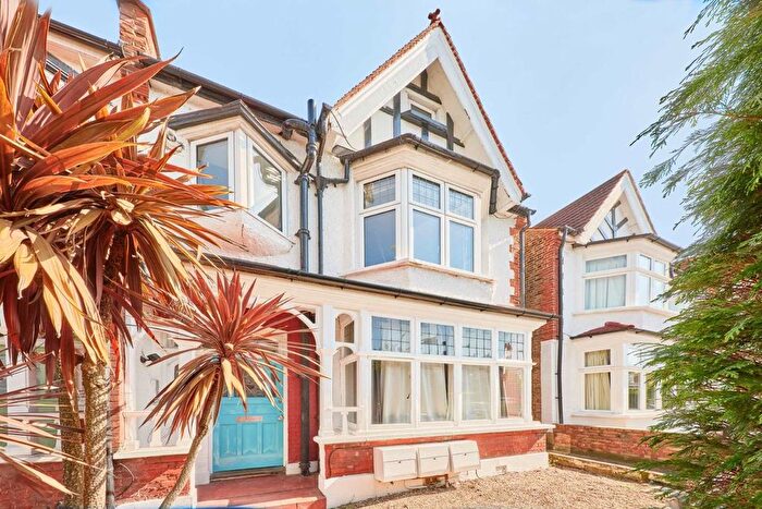 1 Bedroom Flat For Sale In Wavertree Road, Streatham Hill, SW2