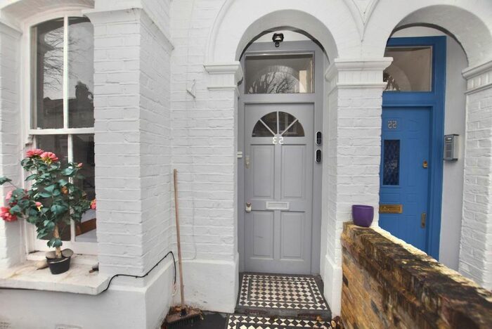 2 Bedroom Flat To Rent In Beaumont Road, London, United Kingdom, W4