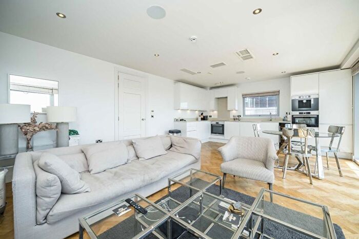 2 Bedroom Flat To Rent In Commercial Road, Aldgate, E1