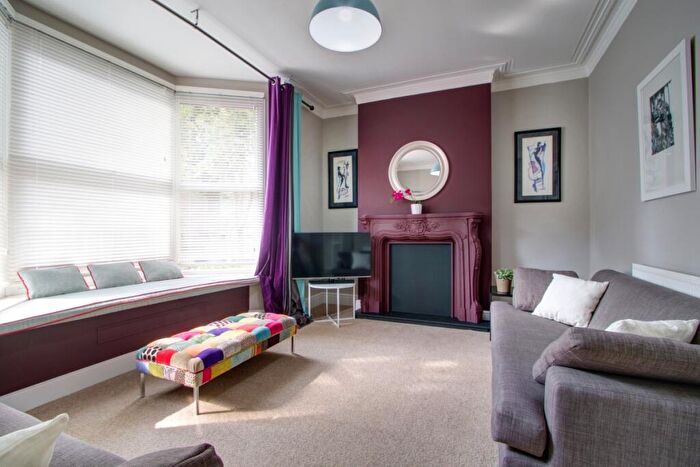 6 Bedroom Terraced House To Rent In Derby Grove, Nottingham, NG7