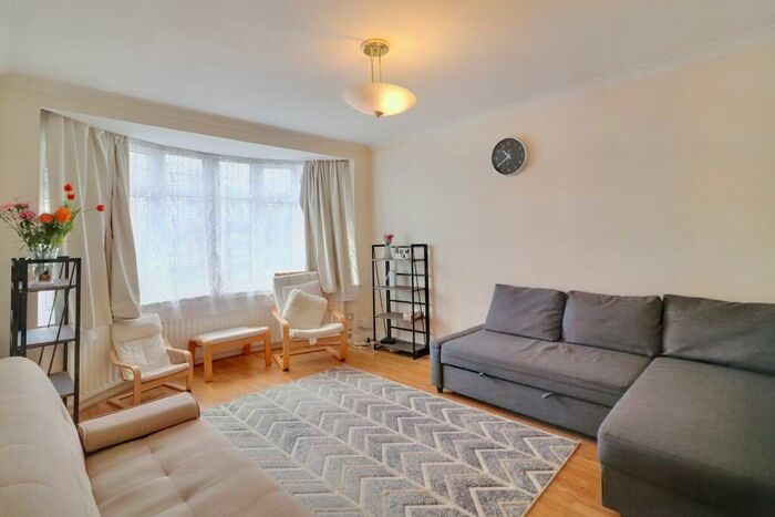 5 Bedroom Detached House To Rent In Donnington Road, Harrow, HA3