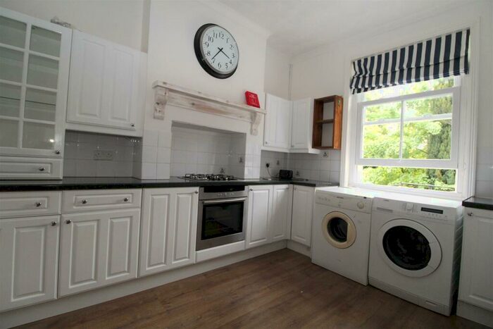 2 Bedroom Apartment To Rent In Old Woking Road, West Byfleet, Surrey, KT14