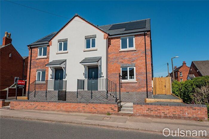 3 Bedroom Semi-detached House For Sale In Barley Mow Lane, Catshill, Bromsgrove, Worcestershire, B61