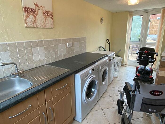 2 Bedroom Detached Bungalow For Sale In Dickens Drive, Swadlincote, DE11