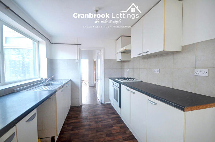 3 Bedroom Terraced House To Rent In Oakfield Road, E6