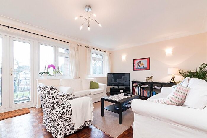 2 Bedroom Flat For Sale In Chase Side, London, N14