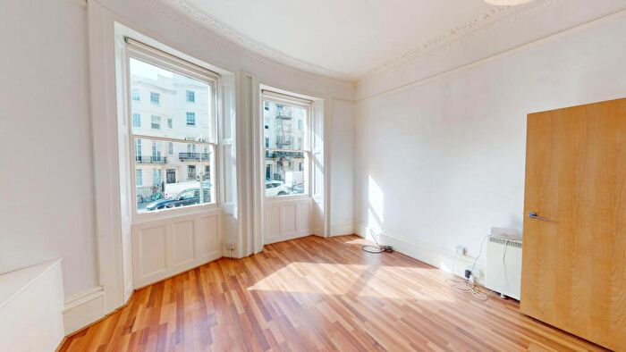 1 Bedroom Flat To Rent In Brunswick Place, Hove, BN3