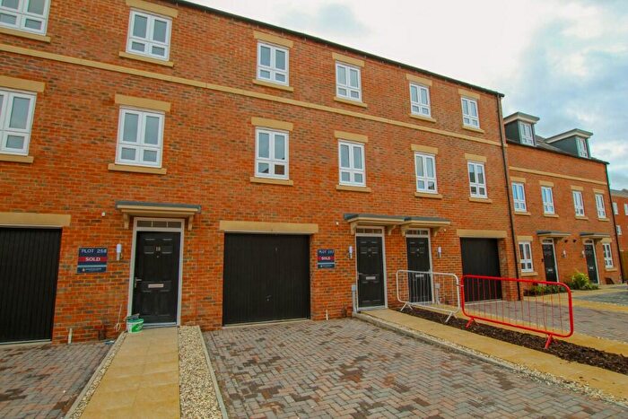 3 Bedroom Town House To Rent In Fairstone, Newbury, Berkshire, RG14