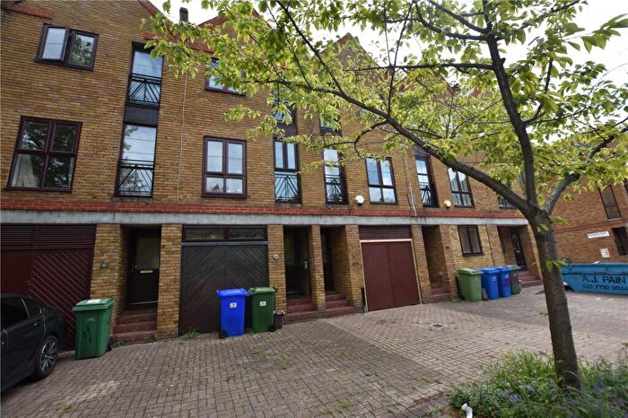 3 Bedroom Terraced House To Rent In Brunswick Quay, London, SE16