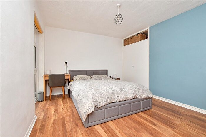 1 Bedroom Flat For Sale In Westmoreland Drive, Sutton, Surrey, SM2