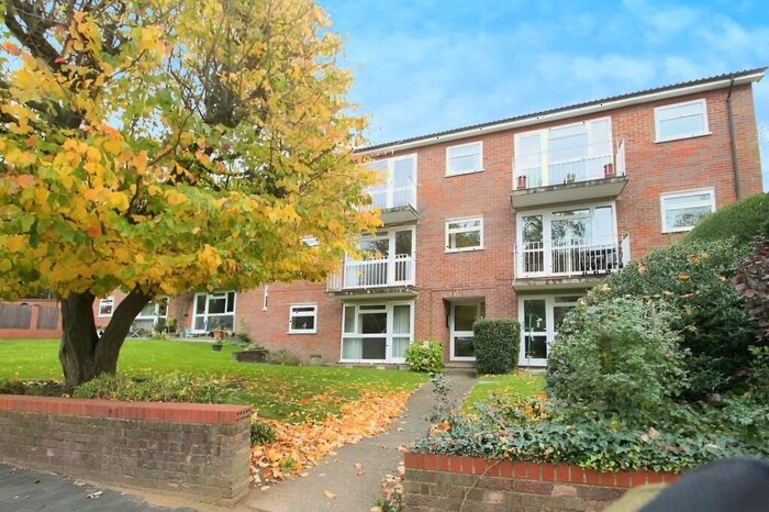 2 Bedroom Flat To Rent In Cranmore Court, AL1