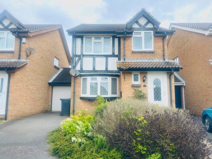 3 Bedroom House To Rent In Beuzeville Avenue, Hailsham, BN27