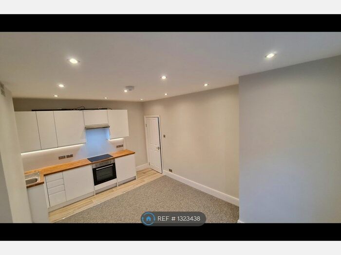 1 Bedroom Flat To Rent In Madeira Park, Tunbridge Wells TN2