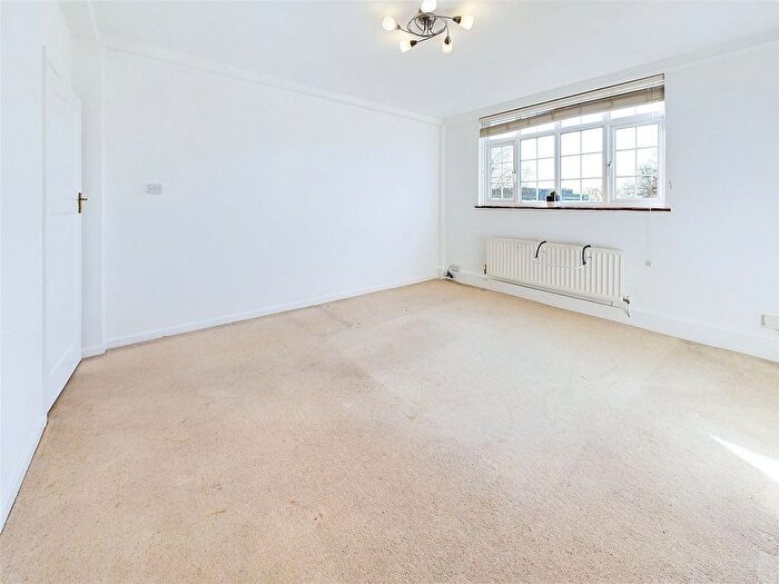 2 Bedroom Flat To Rent In Clifden Road, Twickenham, TW1