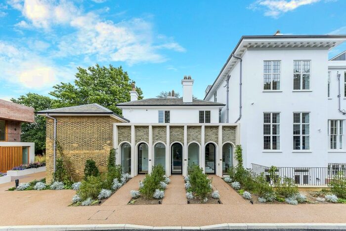 3 Bedroom Flat To Rent In Sydenham Hill, London, SE26