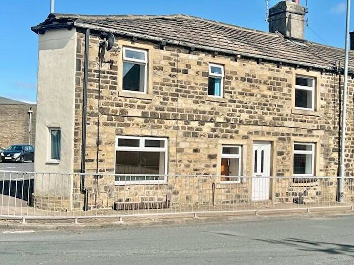 3 Bedroom House To Rent In Warley Road, Halifax, HX1