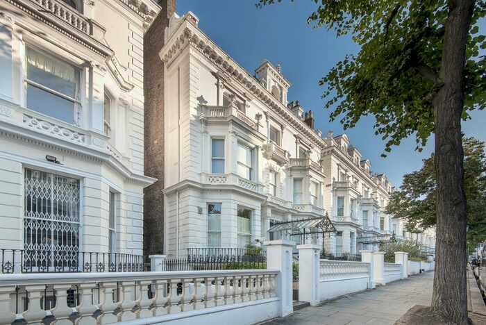 2 Bedroom Flat To Rent In Holland Park, London, W11