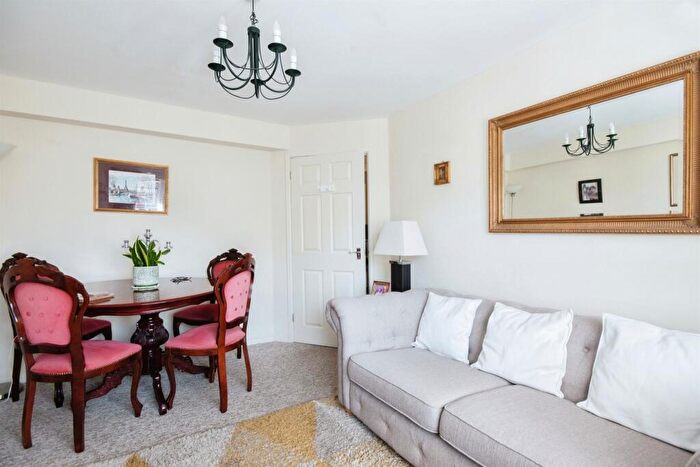 2 Bedroom Flat For Sale In Hamilton Road, Bournemouth, BH1