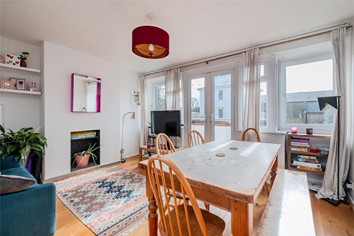 2 Bedroom Flat For Sale In Thornton Road, London, SW12