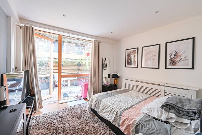 1 Bedroom Flat For Sale In Violet Road, Bow, London, E3