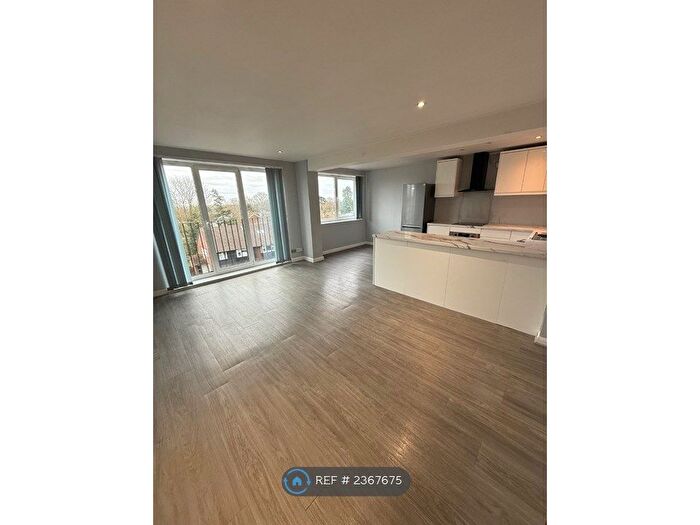 2 Bedroom Flat To Rent In Hollies House, Potters Bar, EN6