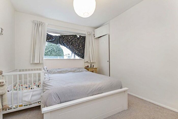 2 Bedroom Flat To Rent In Albert Drive, Southfields, SW19