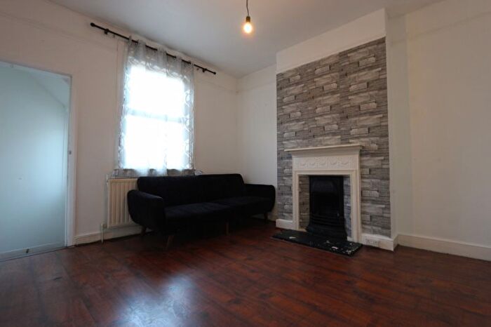 2 Bedroom Flat To Rent In Sylvan Avenue, London, N22