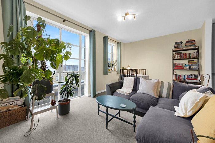 1 Bedroom Apartment For Sale In The Watergarden, E14