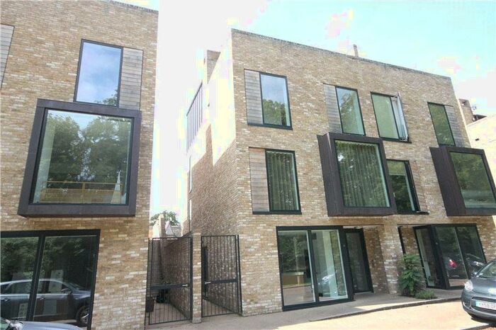 4 Bedroom Semi-Detached House To Rent In Henslow Mews, Cambridge, CB2