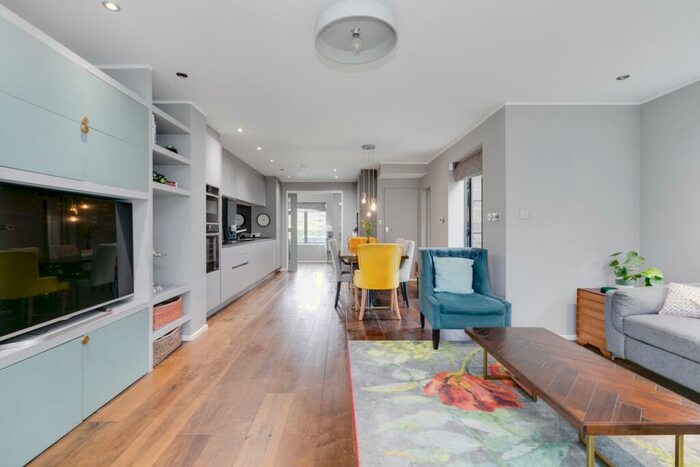 3 Bedroom Terraced House To Rent In Eleanor Close, Rotherhithe, SE16