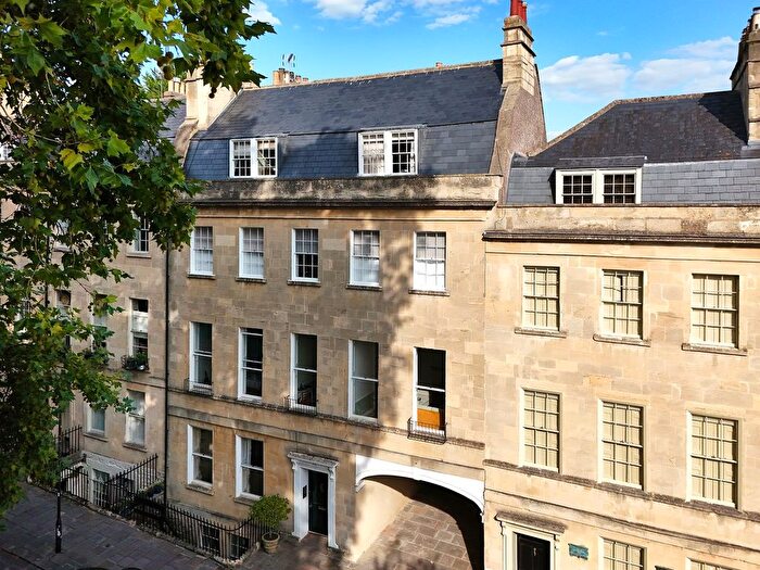3 Bedroom Flat For Sale In St James's Square, Bath, BA1