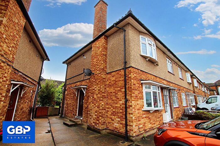 2 Bedroom Flat To Rent In Station Road, Gidea Park, RM2