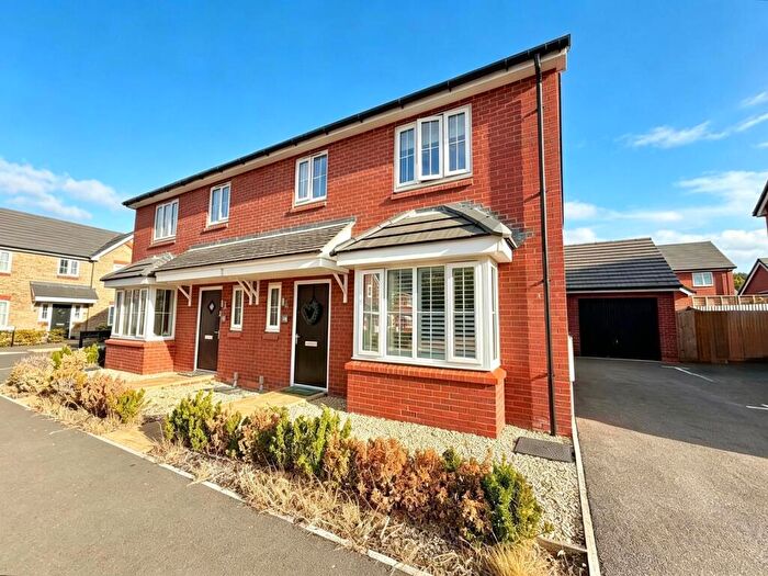 3 Bedroom Semi-Detached House For Sale In Saxon Close, Wroughton, Swindon, SN4