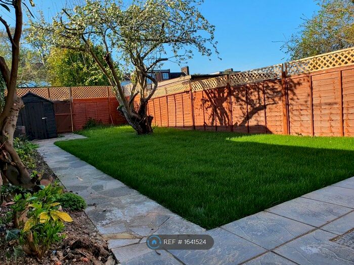 3 Bedroom Terraced House To Rent In Hillcross Avenue, Morden, SM4