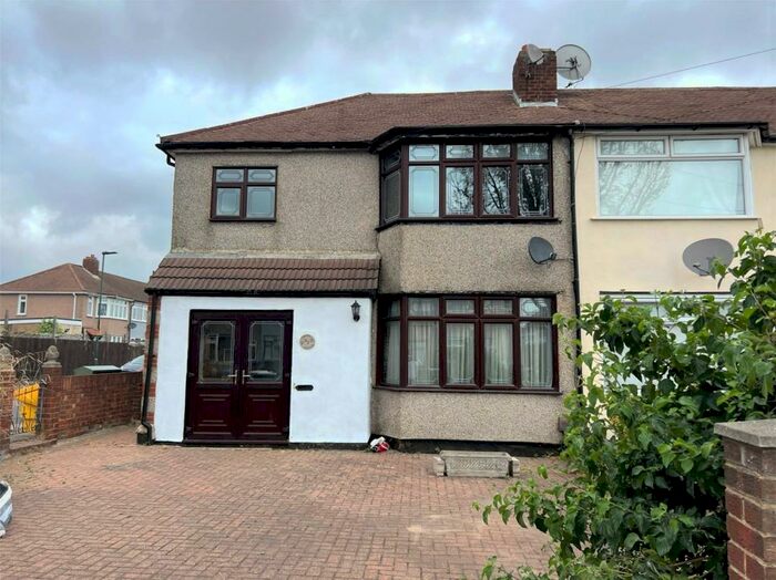 4 Bedroom Semi-Detached House To Rent In Tyrrell Avenue, Welling, Kent, DA16