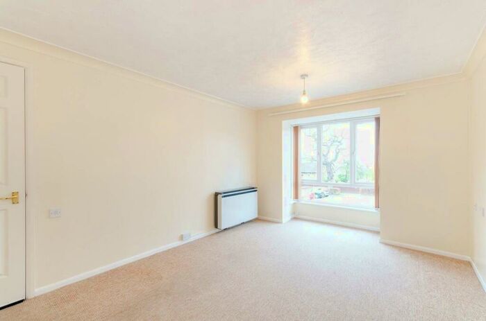 1 Bedroom Flat To Rent In Thicket Road, Sutton, SM1