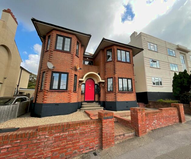 2 Bedroom Flat To Rent In Station Road, Westcliff-On-Sea, SS0